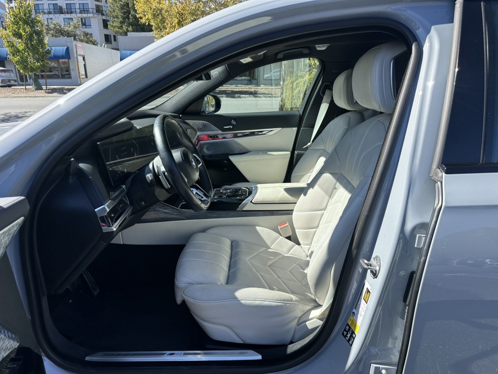 Used 2023 BMW 760i xDrive w/ Luxury Rear Seating Package AWD/4WD image 17