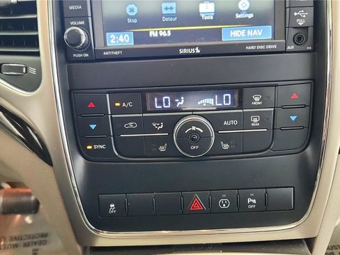 Used 2013 Jeep Grand Cherokee Laredo AWD/4WD image 26