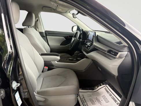 Used 2021 Toyota Highlander L AWD/4WD image 22