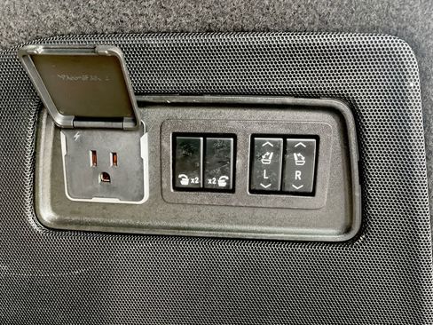 Used 2023 Cadillac Escalade V w/ LPO, ONYX Package image 18