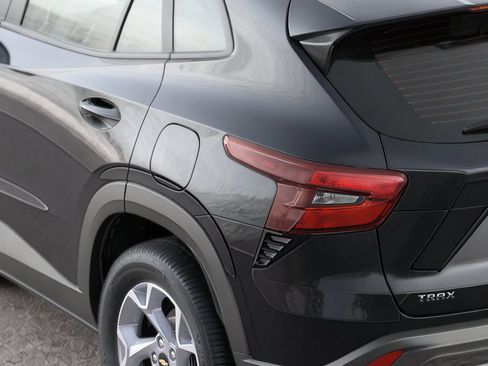 New 2026 Chevrolet Trax LT FWD image 5