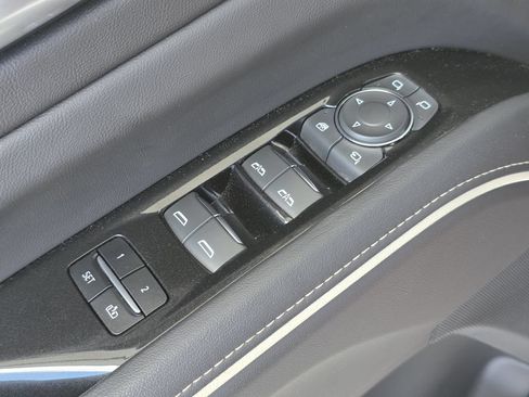 Used 2023 Cadillac Escalade Premium Luxury w/ LPO, Floor Liner Package AWD/4WD image 20