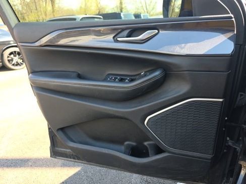 Used 2021 Jeep Grand Cherokee L Laredo image 5