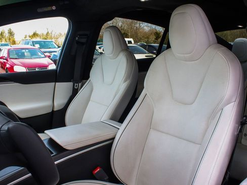 Used 2022 Tesla Model X Plaid image 28