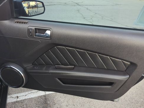 Used 2012 Ford Mustang Premium image 30