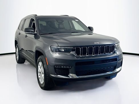 Used 2023 Jeep Grand Cherokee L Limited image 3