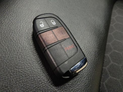 Used 2018 Jeep Compass Latitude AWD/4WD image 32