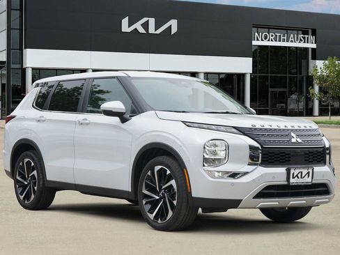 Used 2023 Mitsubishi Outlander SE FWD image 7