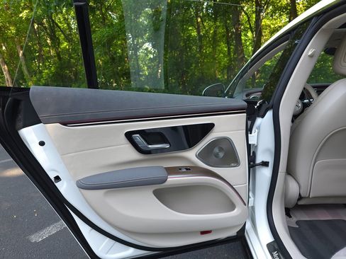 Used 2022 Mercedes-Benz EQS 450+ Sedan image 23