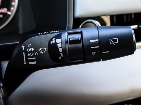 Used 2025 Mitsubishi Outlander SE AWD/4WD image 29