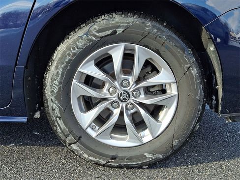 Certified 2021 Toyota Sienna XLE image 7