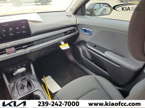 New 2025 Kia K4 LXS image 16