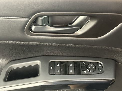 Used 2024 Nissan Pathfinder S AWD/4WD image 18