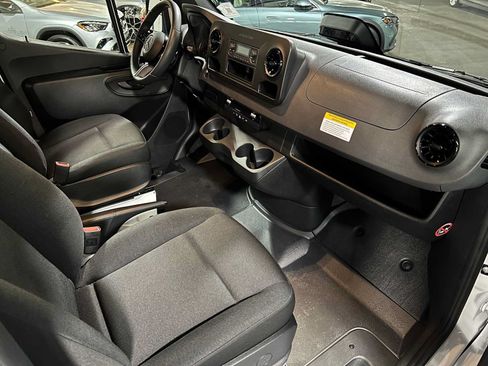Used 2025 Mercedes-Benz Sprinter 2500 image 11