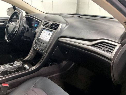 Used 2018 Ford Fusion SE w/ Fusion SE Technology Package image 19