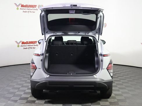 Used 2025 Hyundai Kona SEL FWD image 11