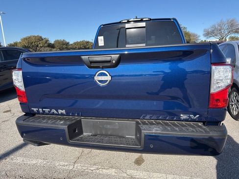Used 2024 Nissan Titan SV w/ SV Convenience Package image 6