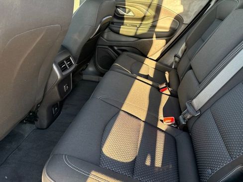 Used 2024 GMC Terrain SLE w/ Driver Convenience Package image 17