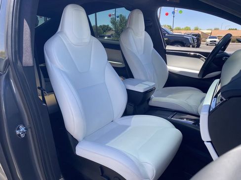 Used 2018 Tesla Model X 75D AWD/4WD image 8