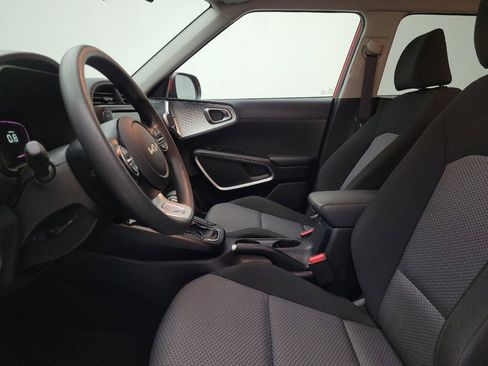 Used 2023 Kia Soul LX image 17