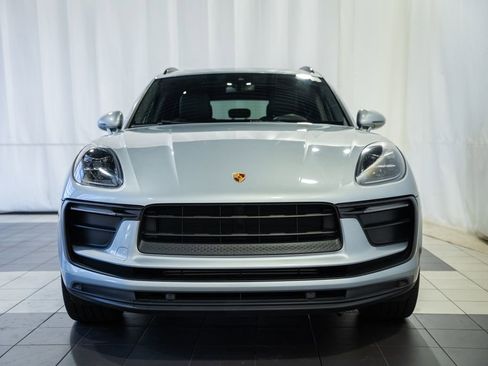 Used 2022 Porsche Macan AWD/4WD image 2