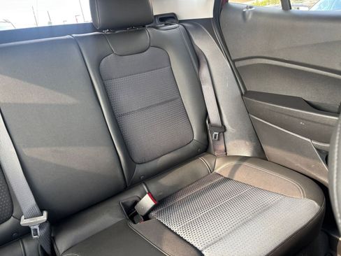 Used 2025 Chevrolet Trax LT FWD image 36