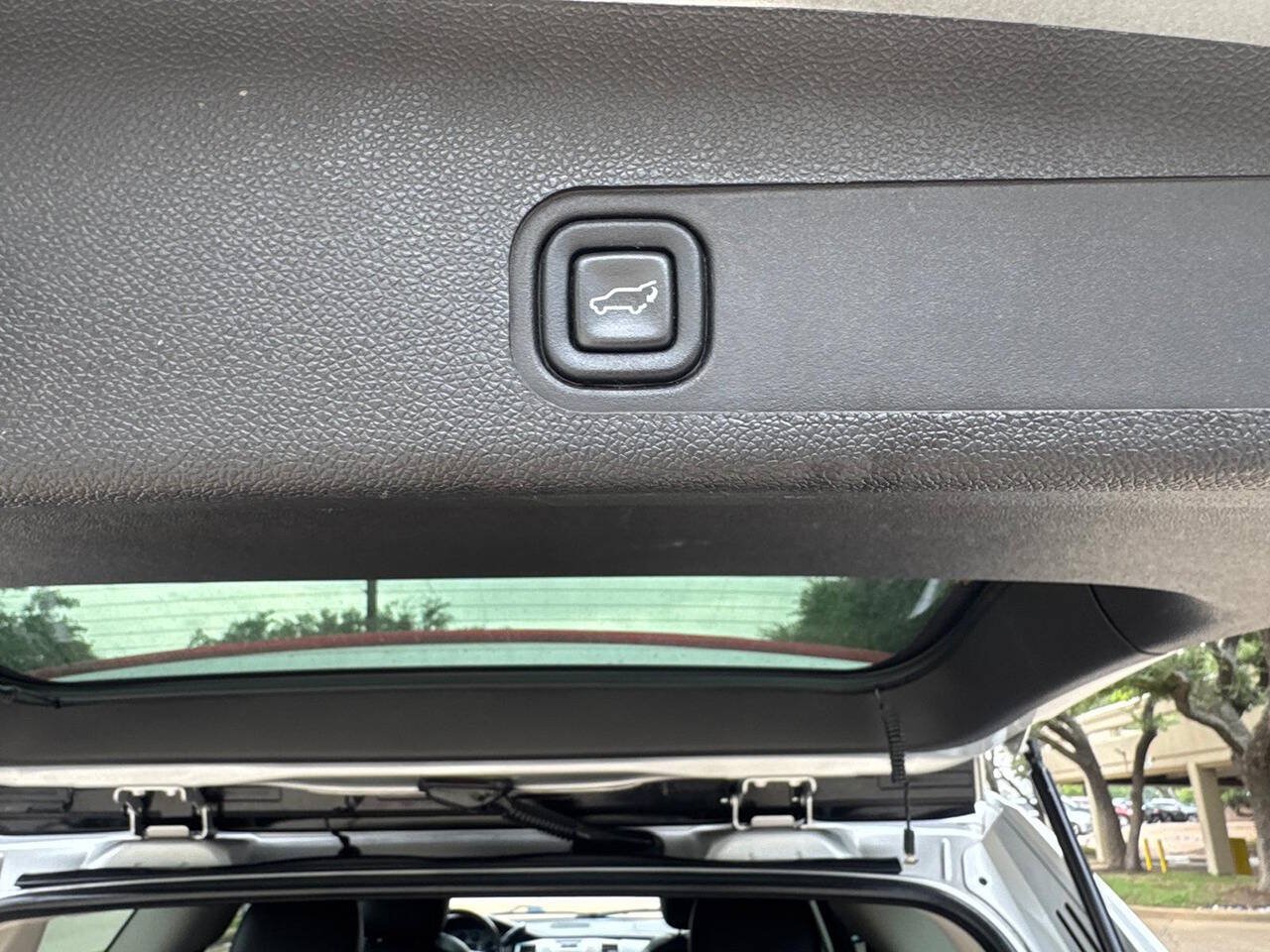Used 2013 Cadillac Escalade Luxury RWD image 32