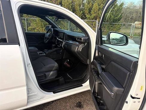 Used 2025 Toyota Tacoma SR5 image 32