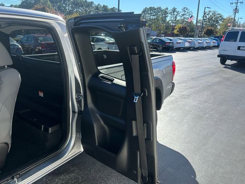Used 2019 Toyota Tacoma SR image 27