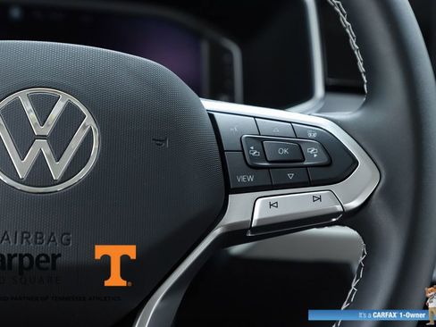 Used 2025 Volkswagen Taos SEL image 22