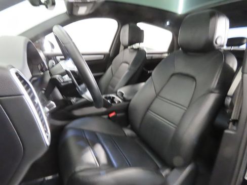 Certified 2023 Porsche Cayenne Platinum Edition AWD/4WD image 5
