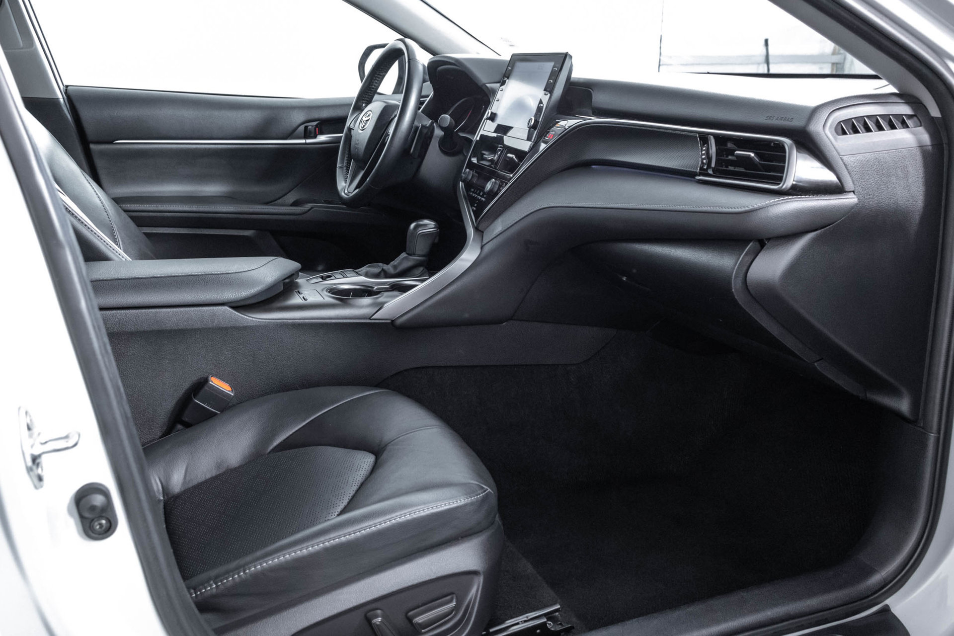 Used 2024 Toyota Camry XSE FWD image 40