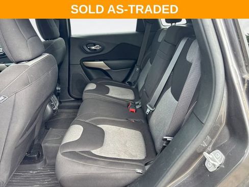 Used 2018 Jeep Cherokee Latitude w/ Altitude Package FWD image 21