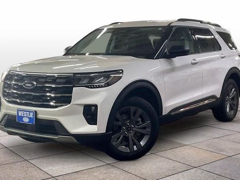 Certified 2025 Ford Explorer Active w/ Active Comfort Package AWD/4WD image 4