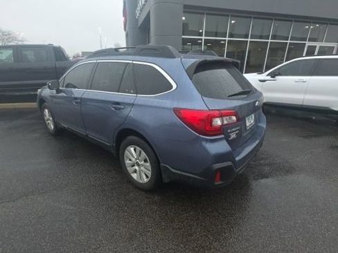 Used 2018 Subaru Outback 2.5i Premium image 7