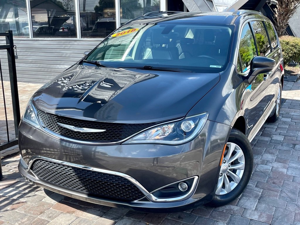 Used 2018 Chrysler Pacifica Touring-L FWD image 27