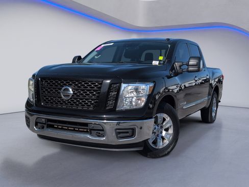 Used 2019 Nissan Titan SV w/ SV Convenience Package image 2