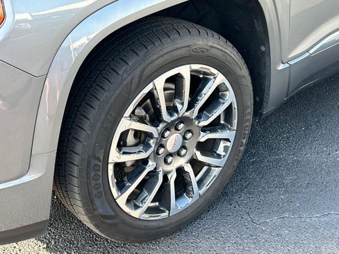 Used 2020 GMC Acadia Denali w/ Technology Package FWD image 11