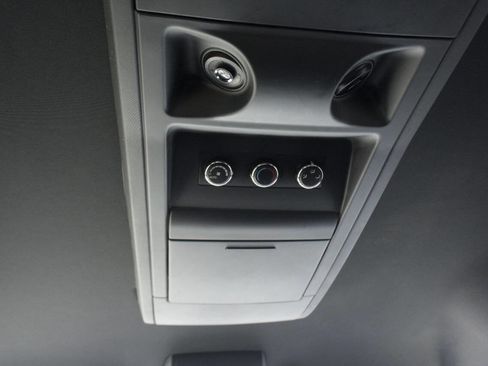 Used 2015 Dodge Grand Caravan SXT image 38