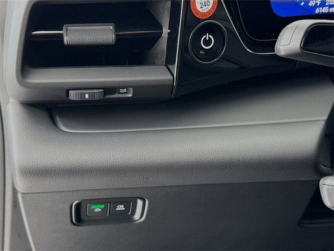 Used 2025 Porsche Macan Electric image 15