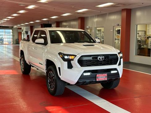 Certified 2024 Toyota Tacoma TRD Sport AWD/4WD image 2