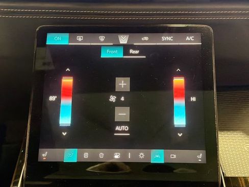 Certified 2025 Cadillac Escalade ESV Premium Luxury image 16