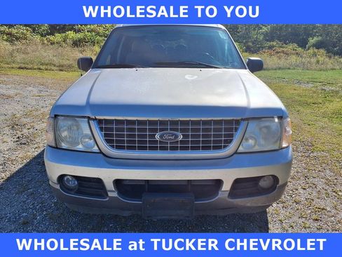 Used 2004 Ford Explorer XLT image 2