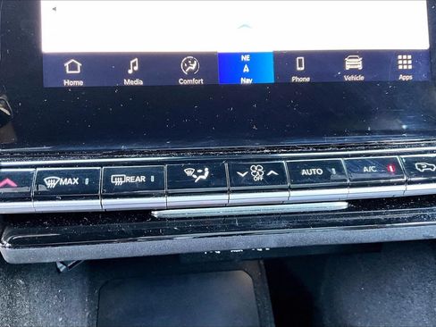 Certified 2024 Jeep Wagoneer Series III AWD/4WD image 17
