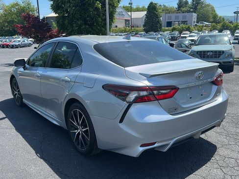 Used 2024 Toyota Camry SE FWD image 3