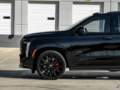 Used 2025 Cadillac Escalade V image 6