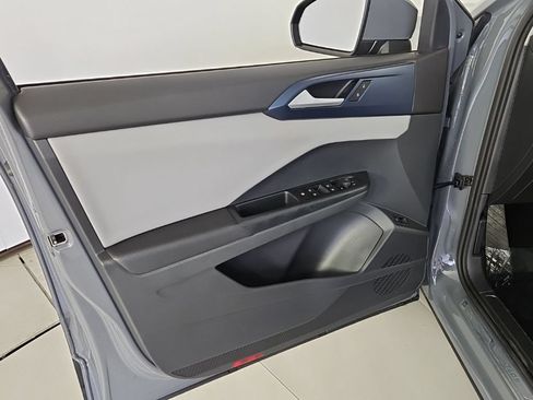 Certified 2023 Volkswagen Taos SE w/ Panoramic Sunroof Package FWD image 11
