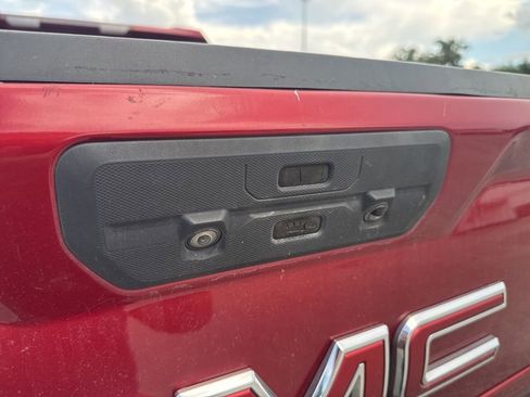 Used 2021 GMC Sierra 1500 AT4 w/ AT4 Preferred Package AWD/4WD image 9
