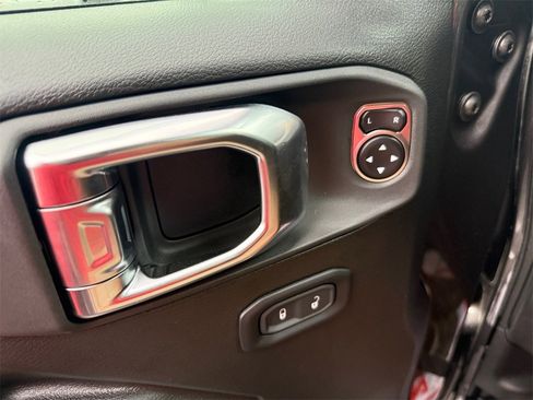 New 2025 Jeep Gladiator Sport image 17