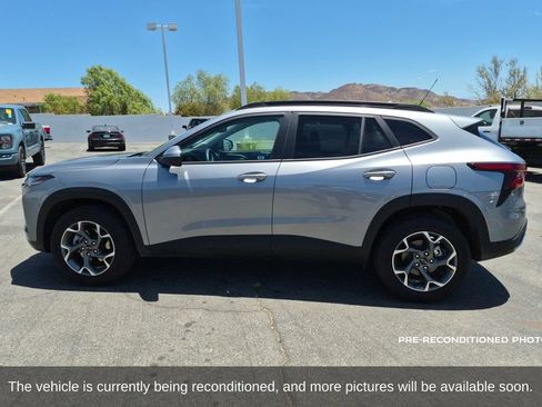 Used 2026 Chevrolet Trax LT w/ Driver Confidence Package FWD image 9